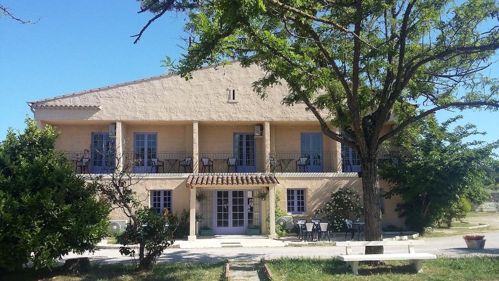 Carina Hotel